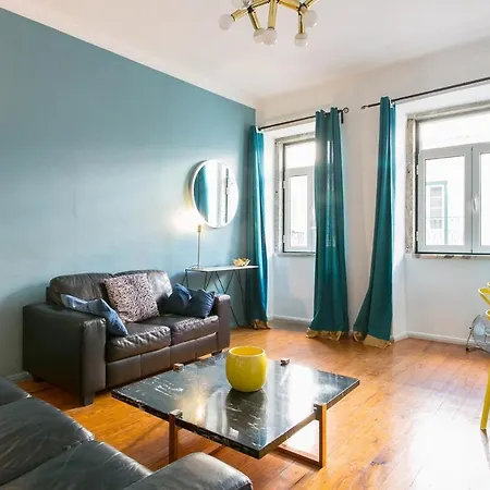 Spacious & Bright 3 Bedroom Apt, Iconic Bica Area, Historical Center アパート *