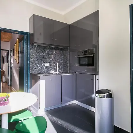 Spacious & Bright 3 Bedroom Apt, Iconic Bica Area, Historical Center