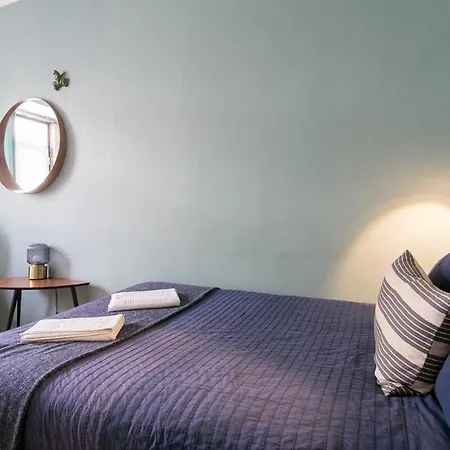 Spacious & Bright 3 Bedroom Apt, Iconic Bica Area, Historical Center アパート リスボン