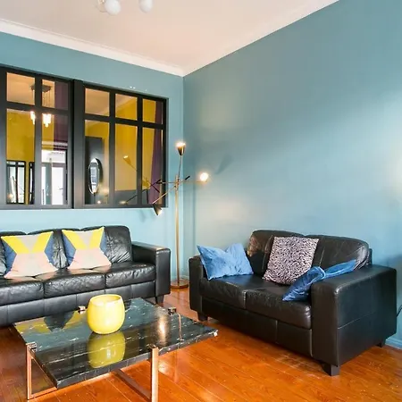 Spacious & Bright 3 Bedroom Apt, Iconic Bica Area, Historical Center リスボン