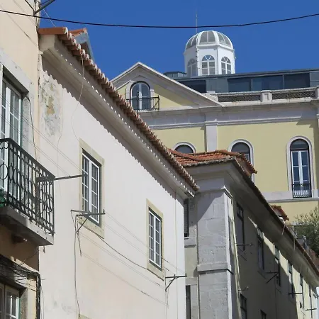 Spacious & Bright 3 Bedroom Apt, Iconic Bica Area, Historical Center * リスボン