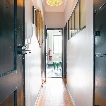 Spacious & Bright 3 Bedroom Apt, Iconic Bica Area, Historical Center アパート *