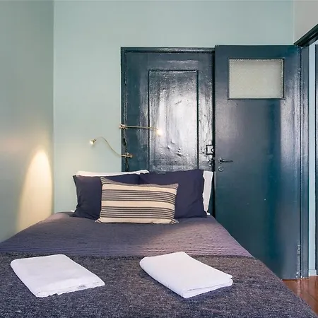 Spacious & Bright 3 Bedroom Apt, Iconic Bica Area, Historical Center * リスボン