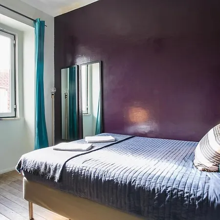 Spacious & Bright 3 Bedroom Apt, Iconic Bica Area, Historical Center شقة